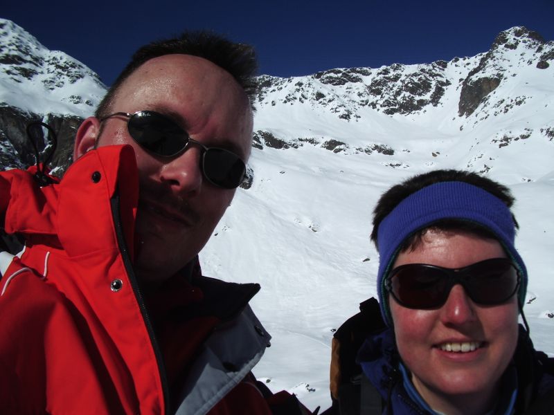 Sander en Sonja bij La Loriaz, op sneeuwschoenen in de Franse Alpen. Maart 2005.